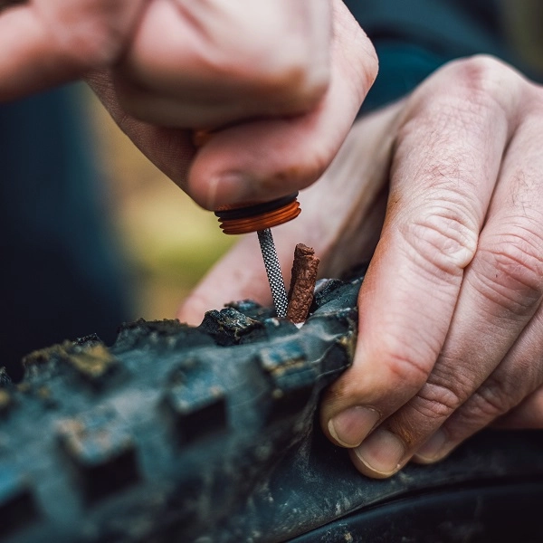 Peaty's Holeshot Tubeless Punc. Plug Kit Turquoise 